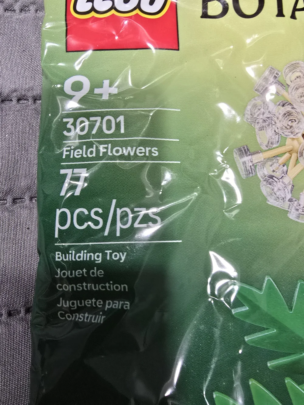 LEGO Botanicals Field Flowers Set - Green & Yellow